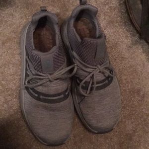 Sketchers tennis shoes